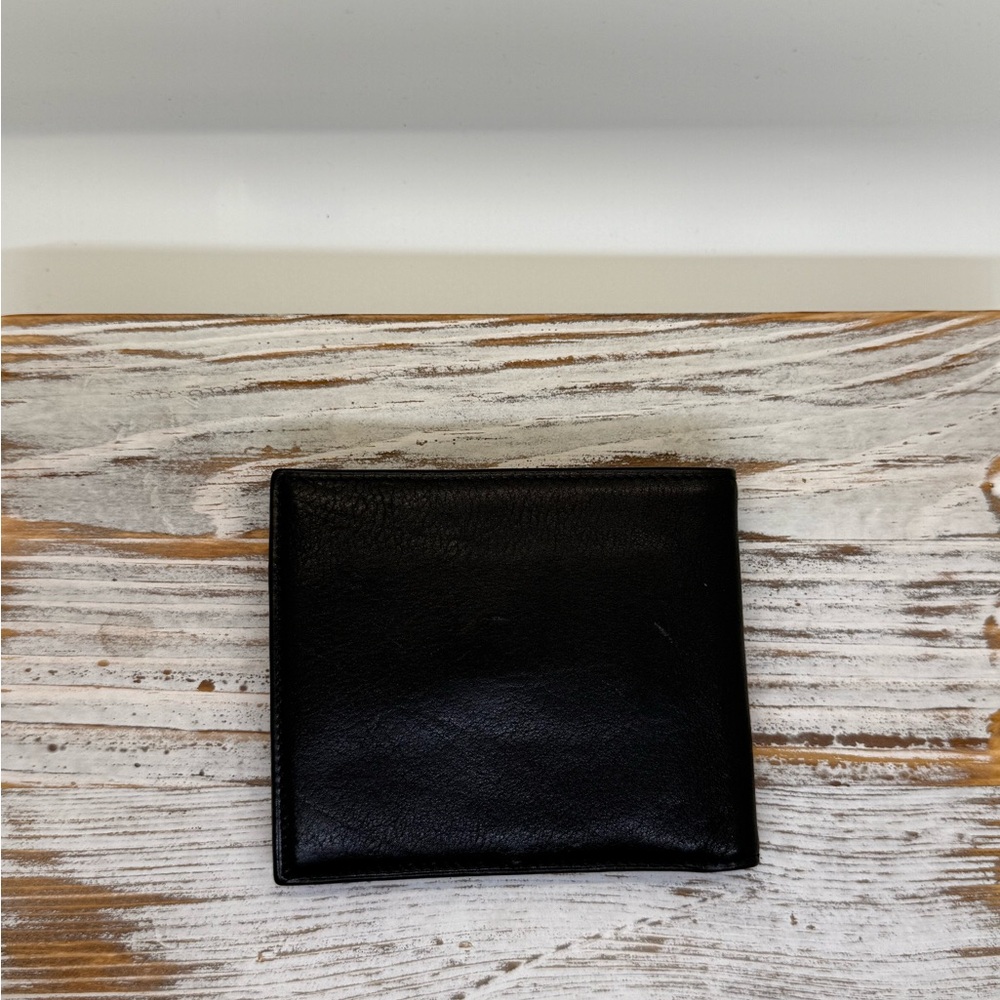 Gucci Black Leather G wallet. Giftable. So clean. - Picture 12 of 12